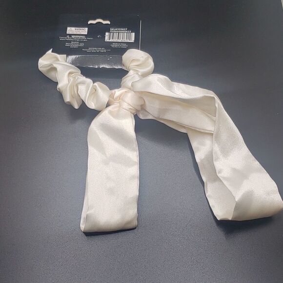 Pearl color satin scrunchie ribbon hair tie - Picture 2 of 2